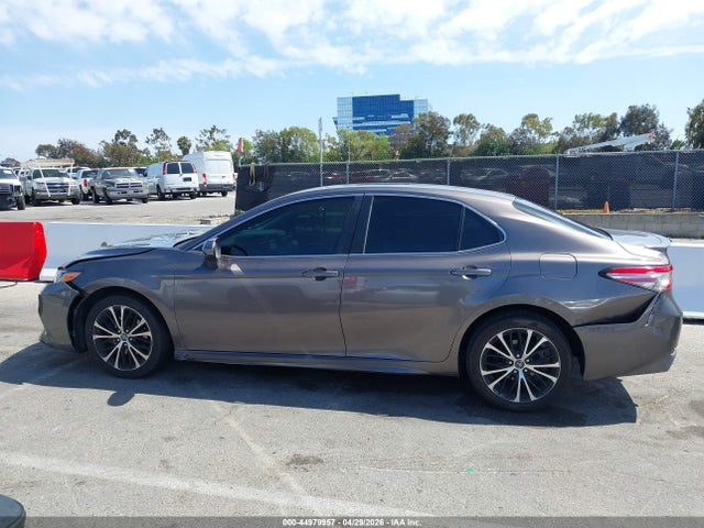 4T1B11HK9JU601351 Toyota CAMRY SE