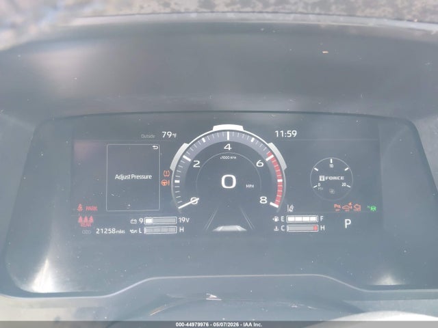 Продажа на аукционе авто 2025 Toyota Tundra Platinum, vin: 5TFNA5DB7SX249563, номер лота: 44979976