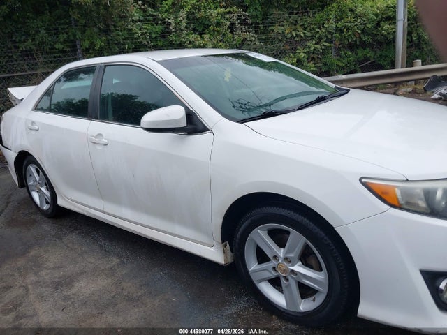 44980077 :رقم المزاد ، 4T1BF1FK2CU557085 vin ، 2012 Toyota Camry Se مزاد بيع