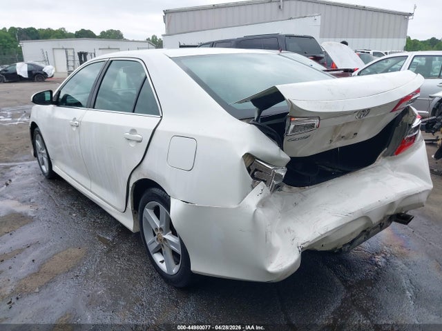 44980077 :رقم المزاد ، 4T1BF1FK2CU557085 vin ، 2012 Toyota Camry Se مزاد بيع
