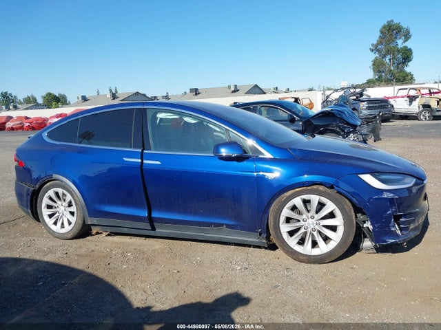 Продаж на аукціоні авто 2016 Tesla Model X 60d/70d/75d/90d, vin: 5YJXCAE20GF004955, номер лоту: 44980097