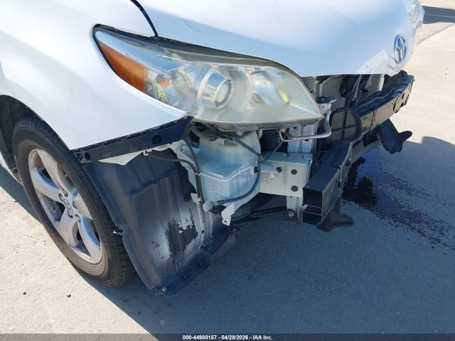 5TDKZ3DC8HS824972 Toyota Sienna Le 8 Passenger
