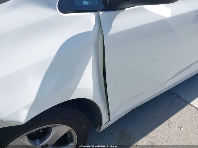 5TDKZ3DC8HS824972 Toyota Sienna Le 8 Passenger