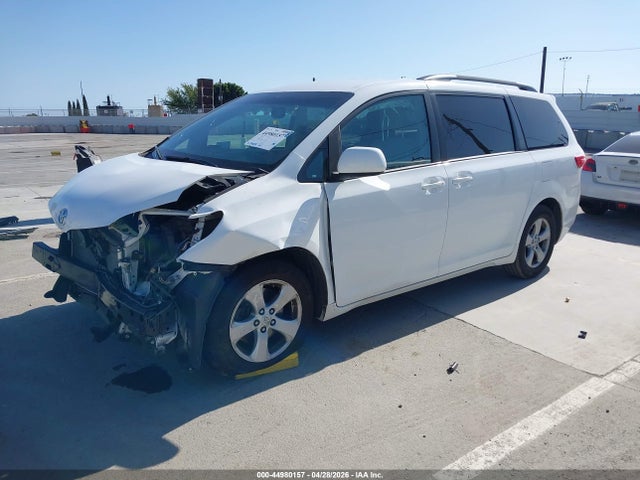 5TDKZ3DC8HS824972 Toyota Sienna Le 8 Passenger