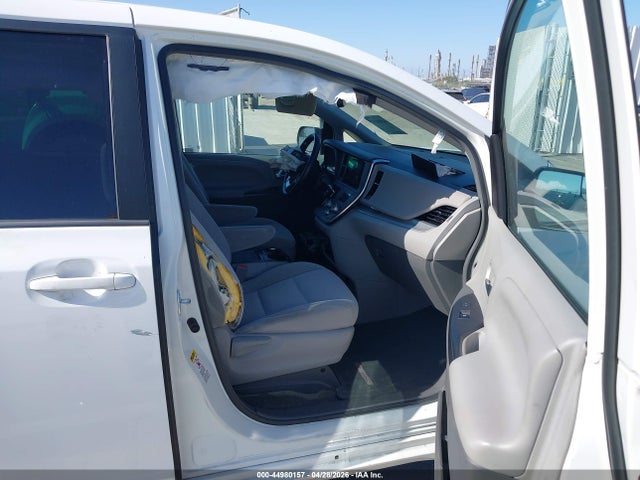 5TDKZ3DC8HS824972 Toyota Sienna Le 8 Passenger