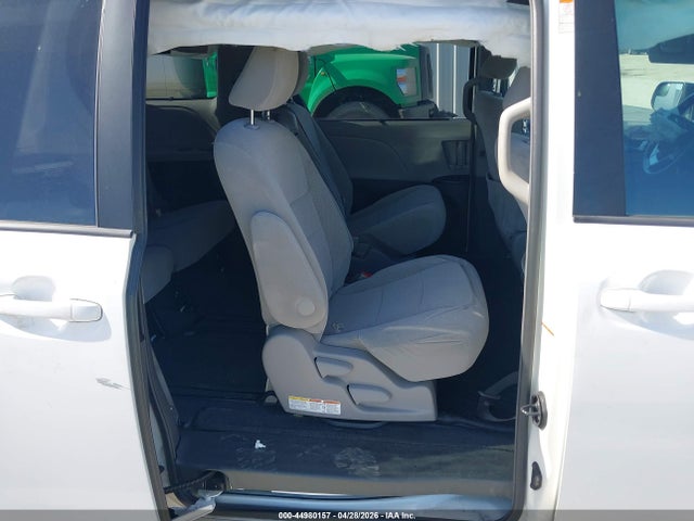 5TDKZ3DC8HS824972 Toyota Sienna Le 8 Passenger