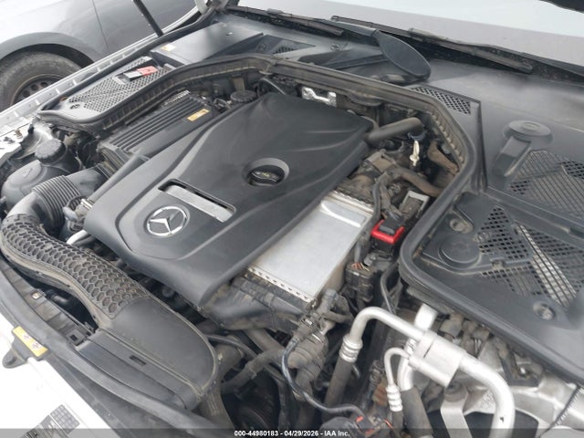 2015 Mercedes-benz C 300 4matic მანქანა იყიდება აუქციონზე, vin: 55SWF4KB8FU000870, აუქციონის ნომერი: 44980183