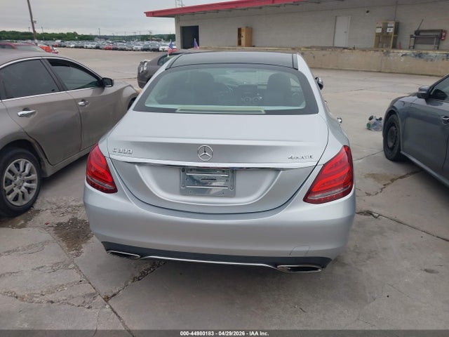 2015 Mercedes-benz C 300 4matic მანქანა იყიდება აუქციონზე, vin: 55SWF4KB8FU000870, აუქციონის ნომერი: 44980183