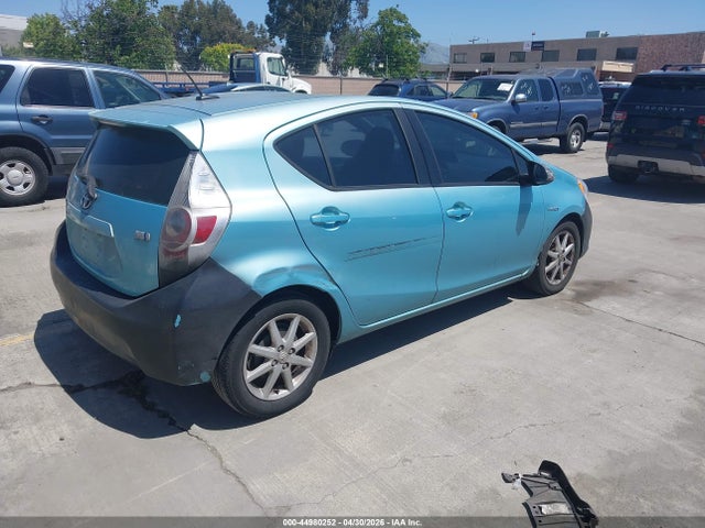 JTDKDTB3XE1081581 Toyota Prius C Three