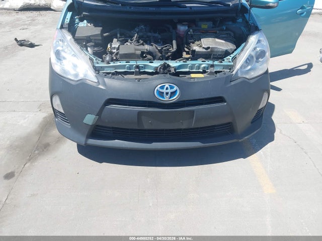 JTDKDTB3XE1081581 Toyota Prius C Three