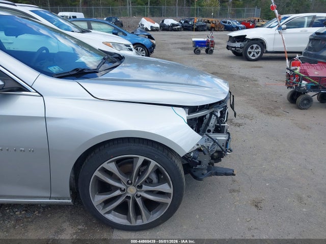 1G1ZD5ST3NF175517 Chevrolet Malibu Fwd Lt