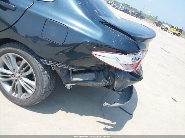 44980469 :رقم المزاد ، 4T1BF1FK7FU052454 vin ، 2015 Toyota Camry Se مزاد بيع