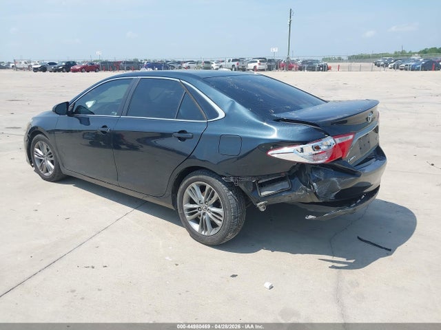 44980469 :رقم المزاد ، 4T1BF1FK7FU052454 vin ، 2015 Toyota Camry Se مزاد بيع