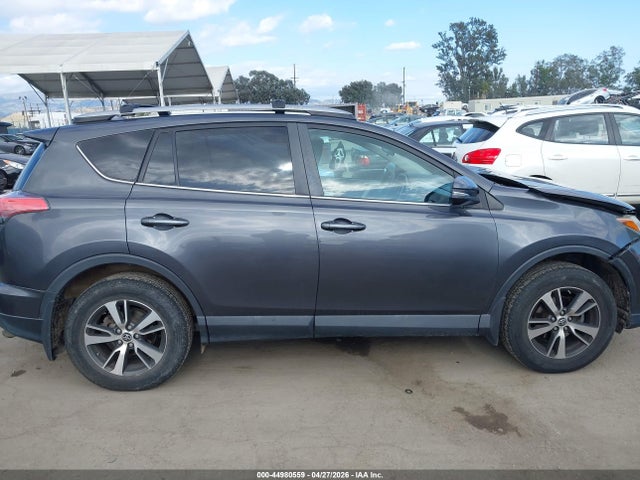 2T3RFREV1JW844561 Toyota Rav4 Xle