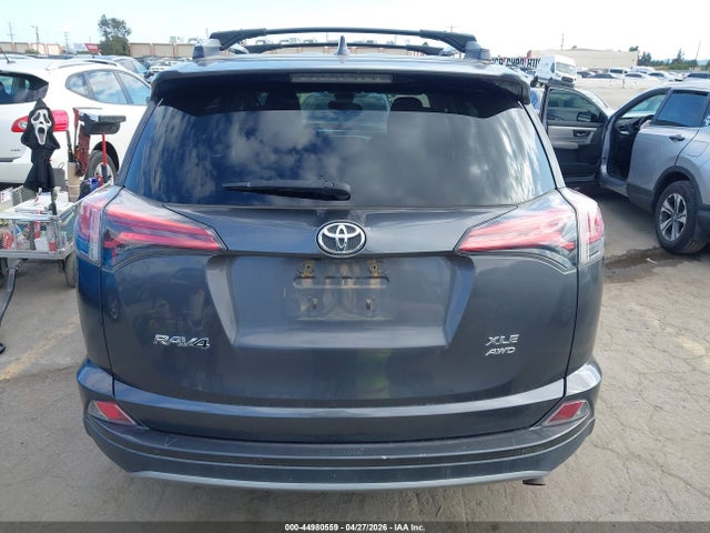 2T3RFREV1JW844561 Toyota Rav4 Xle
