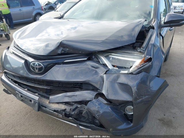 2T3RFREV1JW844561 Toyota Rav4 Xle