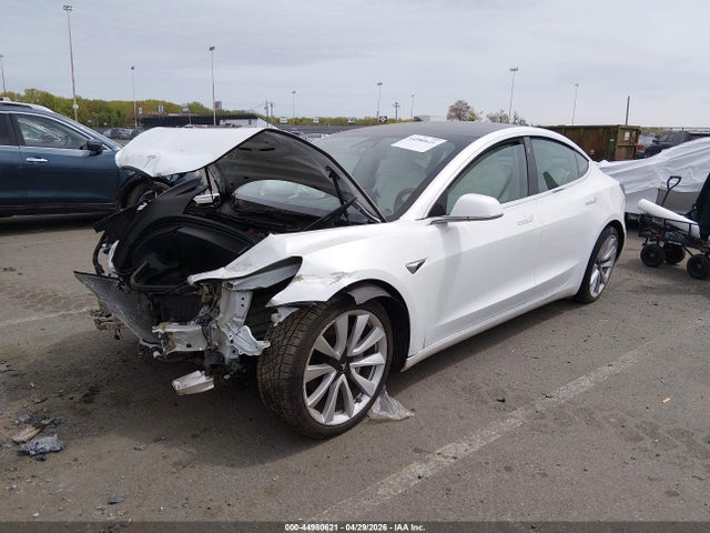 Tesla Model 3 Long Range/performance 2019 5YJ3E1EB4KF195734 Image 2