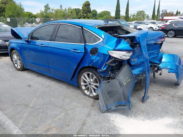 44980673 :رقم المزاد ، 3FA6P0SU0KR173984 vin ، 2019 Ford Fusion Energi Titanium مزاد بيع