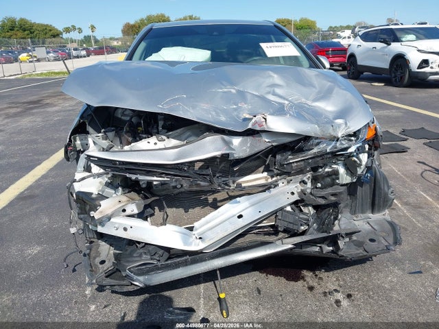44980677 :رقم المزاد ، 4T1C11AK4NU034714 vin ، 2022 Toyota Camry Le مزاد بيع