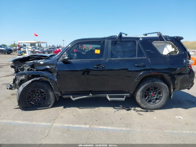 44980685 :رقم المزاد ، JTEBU5JR9J5564995 vin ، 2018 Toyota 4runner Trd Off Road Premium مزاد بيع