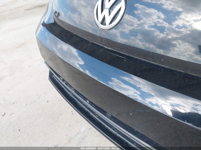 2013 Volkswagen Beetle 2.5l Entry მანქანა იყიდება აუქციონზე, vin: 3VWFP7AT1DM645232, აუქციონის ნომერი: 44980699