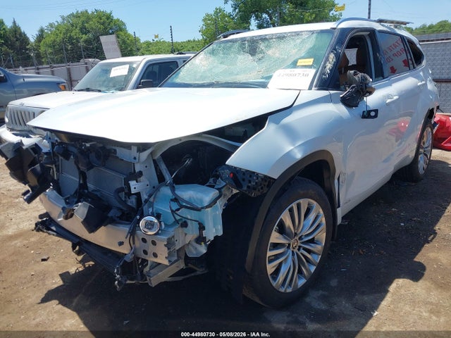 2026 Toyota Highlander Hybrid Platinum მანქანა იყიდება აუქციონზე, vin: 5TDEBRCH7TS718023, აუქციონის ნომერი: 44980730