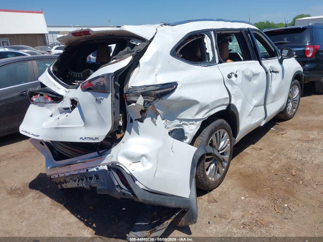 2026 Toyota Highlander Hybrid Platinum მანქანა იყიდება აუქციონზე, vin: 5TDEBRCH7TS718023, აუქციონის ნომერი: 44980730