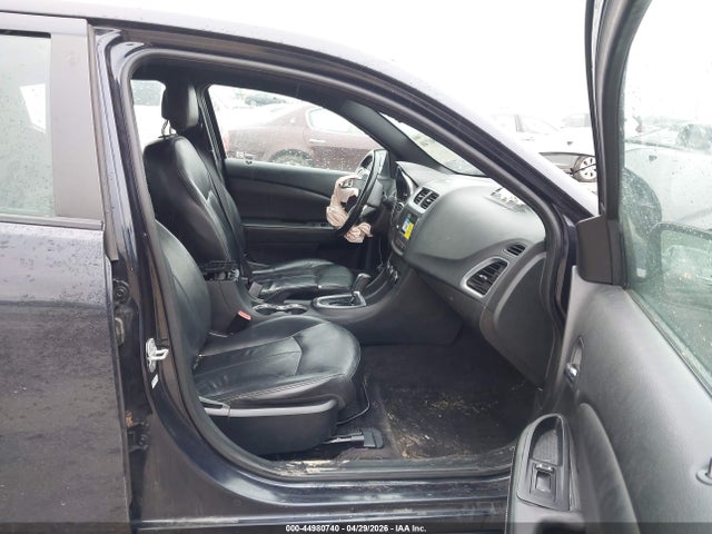 44980740 :رقم المزاد ، 1B3BD2FB7BN506949 vin ، 2011 Dodge Avenger Lux مزاد بيع
