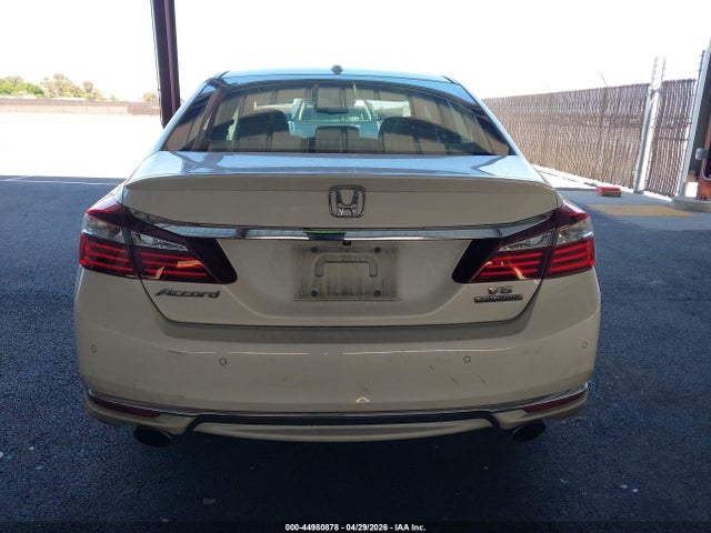 1HGCR3F9XGA020689 Honda Accord Touring