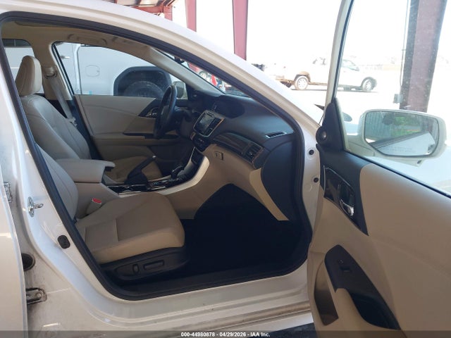 1HGCR3F9XGA020689 Honda Accord Touring