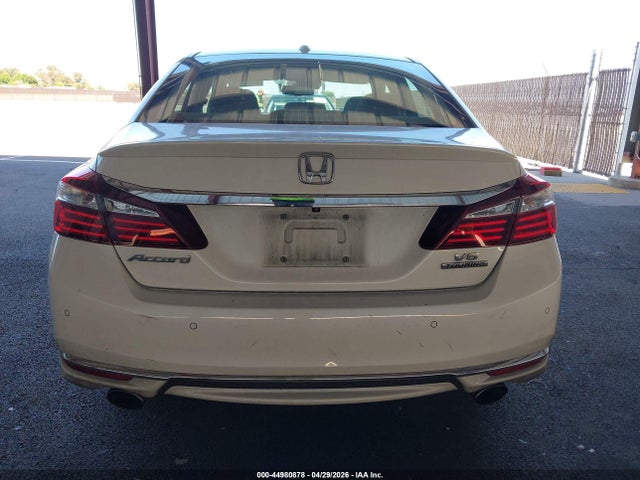 1HGCR3F9XGA020689 Honda Accord Touring