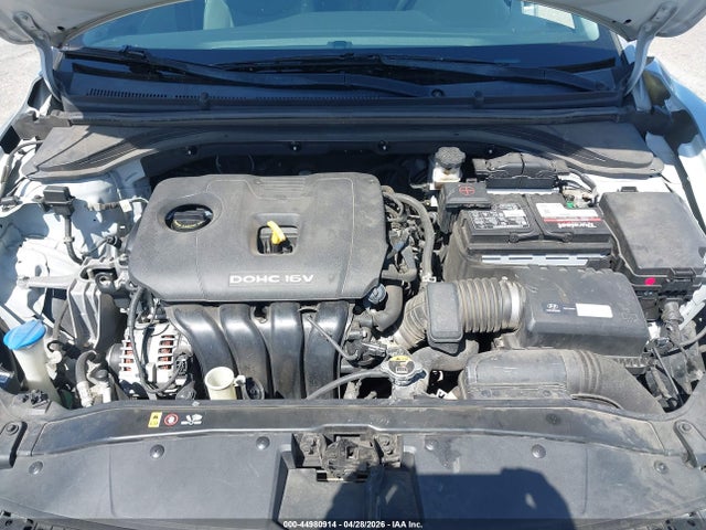 KMHD84LFXHU388856 Hyundai ELANTRA SE