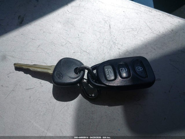 KMHD84LFXHU388856 Hyundai ELANTRA SE