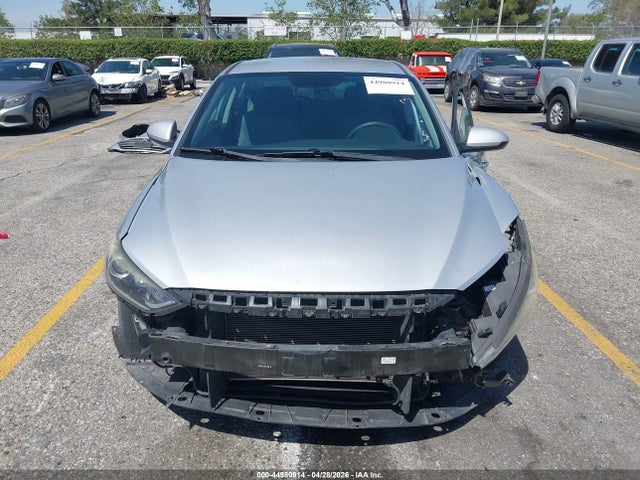 KMHD84LFXHU388856 Hyundai ELANTRA SE