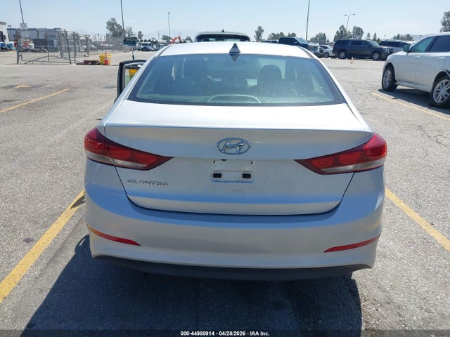 KMHD84LFXHU388856 Hyundai ELANTRA SE