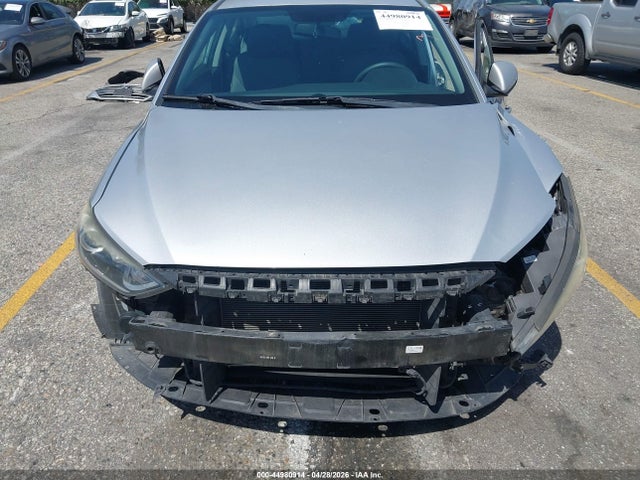 KMHD84LFXHU388856 Hyundai ELANTRA SE