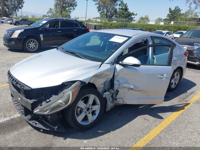 KMHD84LFXHU388856 Hyundai ELANTRA SE
