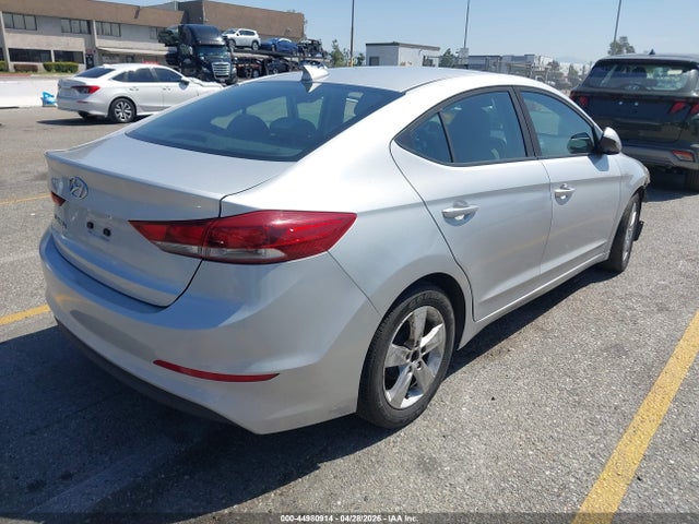 KMHD84LFXHU388856 Hyundai ELANTRA SE