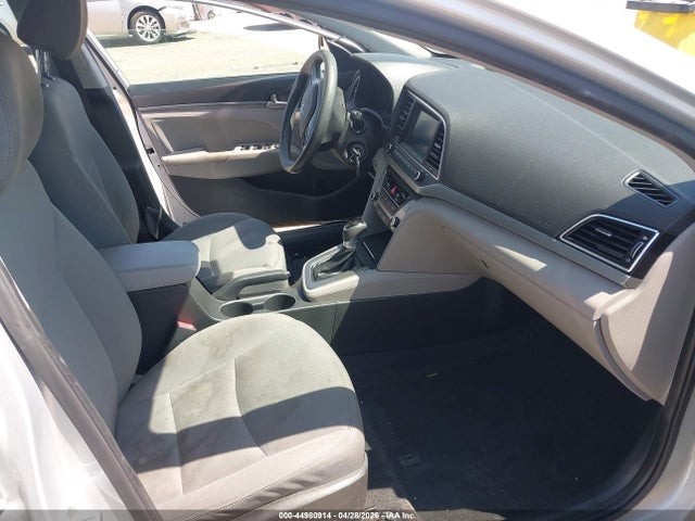 KMHD84LFXHU388856 Hyundai ELANTRA SE