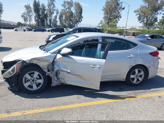 KMHD84LFXHU388856 Hyundai ELANTRA SE