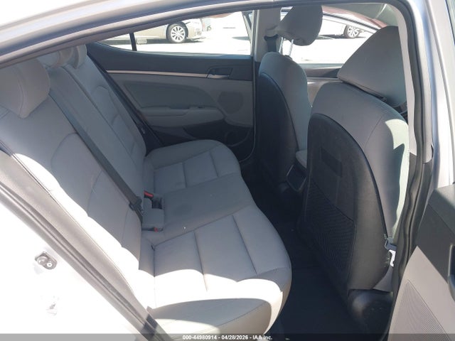 KMHD84LFXHU388856 Hyundai ELANTRA SE