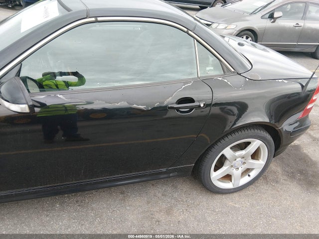44980919 :رقم المزاد ، WDBKK65F54F302632 vin ، 2004 Mercedes-benz Slk 320 مزاد بيع