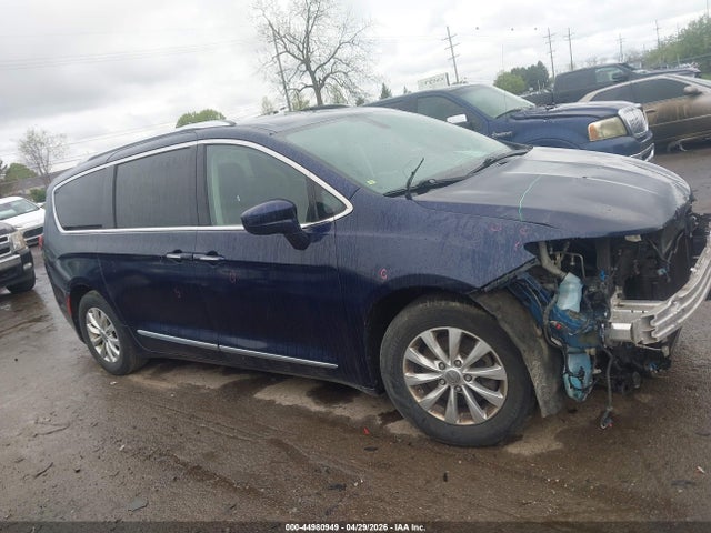 2018 Chrysler Pacifica Touring L მანქანა იყიდება აუქციონზე, vin: 2C4RC1BG6JR113702, აუქციონის ნომერი: 44980949