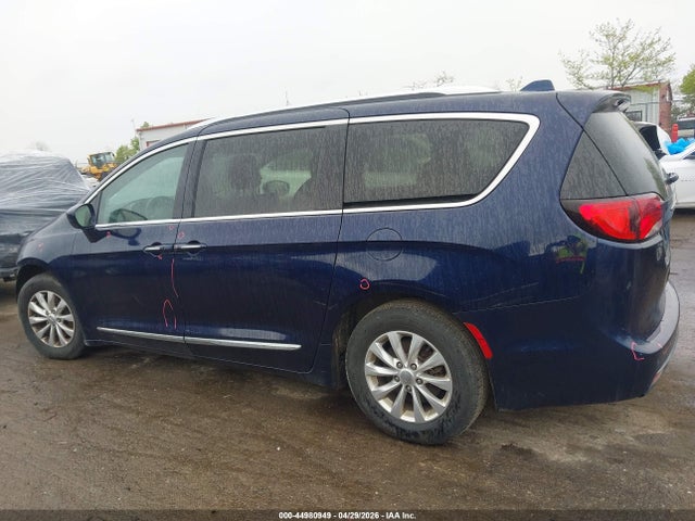 2018 Chrysler Pacifica Touring L მანქანა იყიდება აუქციონზე, vin: 2C4RC1BG6JR113702, აუქციონის ნომერი: 44980949