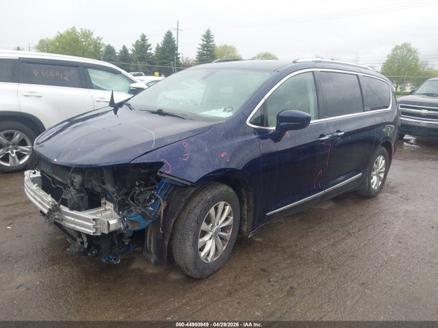 2018 Chrysler Pacifica Touring L მანქანა იყიდება აუქციონზე, vin: 2C4RC1BG6JR113702, აუქციონის ნომერი: 44980949