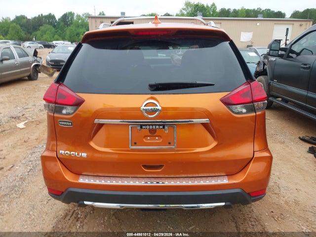 44981012 :رقم المزاد ، 5N1AT2MT5HC838400 vin ، 2017 Nissan Rogue S مزاد بيع