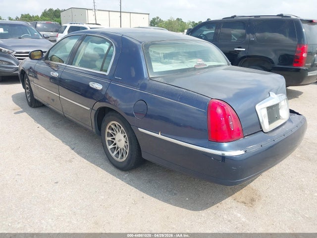 Aukcja sprzedaży 2002 Lincoln Town Car Signature, vin: 1LNHM82W02Y662605, numer aukcji: 44981020