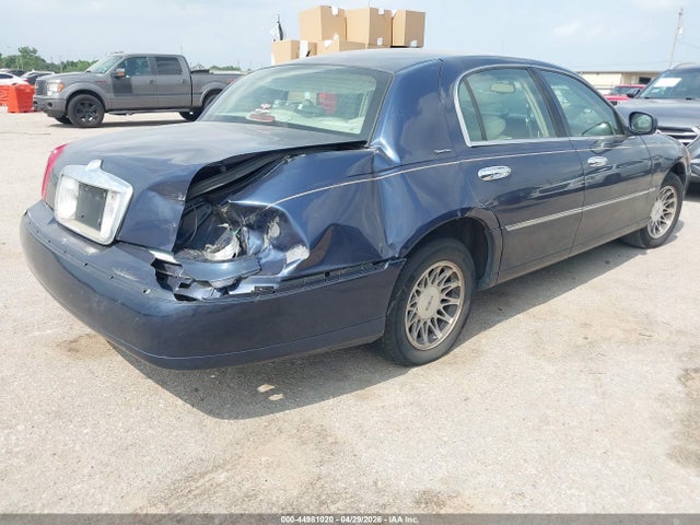 Aukcja sprzedaży 2002 Lincoln Town Car Signature, vin: 1LNHM82W02Y662605, numer aukcji: 44981020