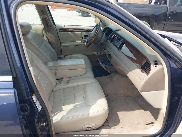 Aukcja sprzedaży 2002 Lincoln Town Car Signature, vin: 1LNHM82W02Y662605, numer aukcji: 44981020