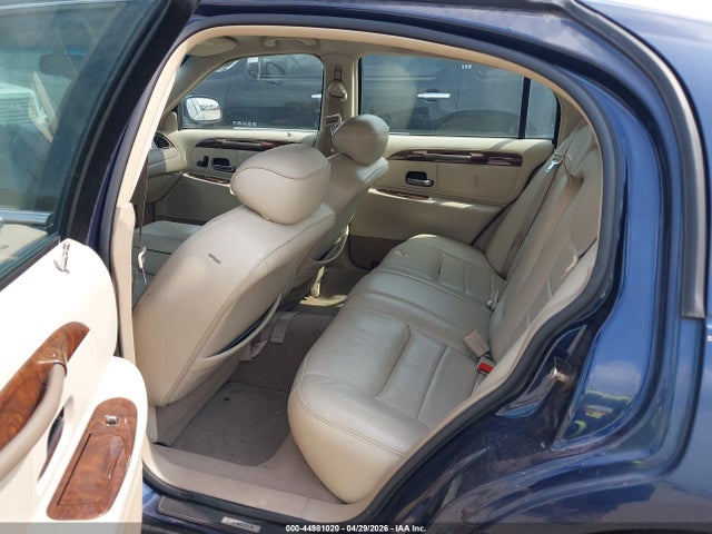 Aukcja sprzedaży 2002 Lincoln Town Car Signature, vin: 1LNHM82W02Y662605, numer aukcji: 44981020